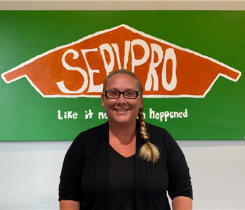 female SERVPRO employee