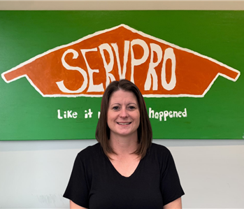 female SERVPRO employee in black shirt